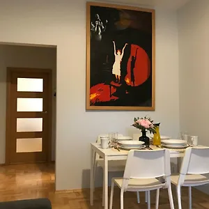 https://admatch-hoza-apartment-center-metro.warsawhotelspoland.com